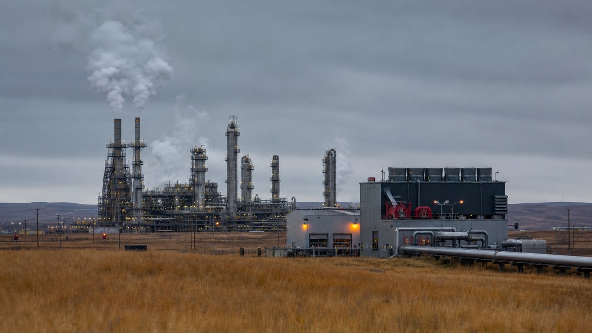 Industrial gasification and carbon capture plant on the North Dakota prairie, a potential CO2 source for Bakken enhanced oil recovery